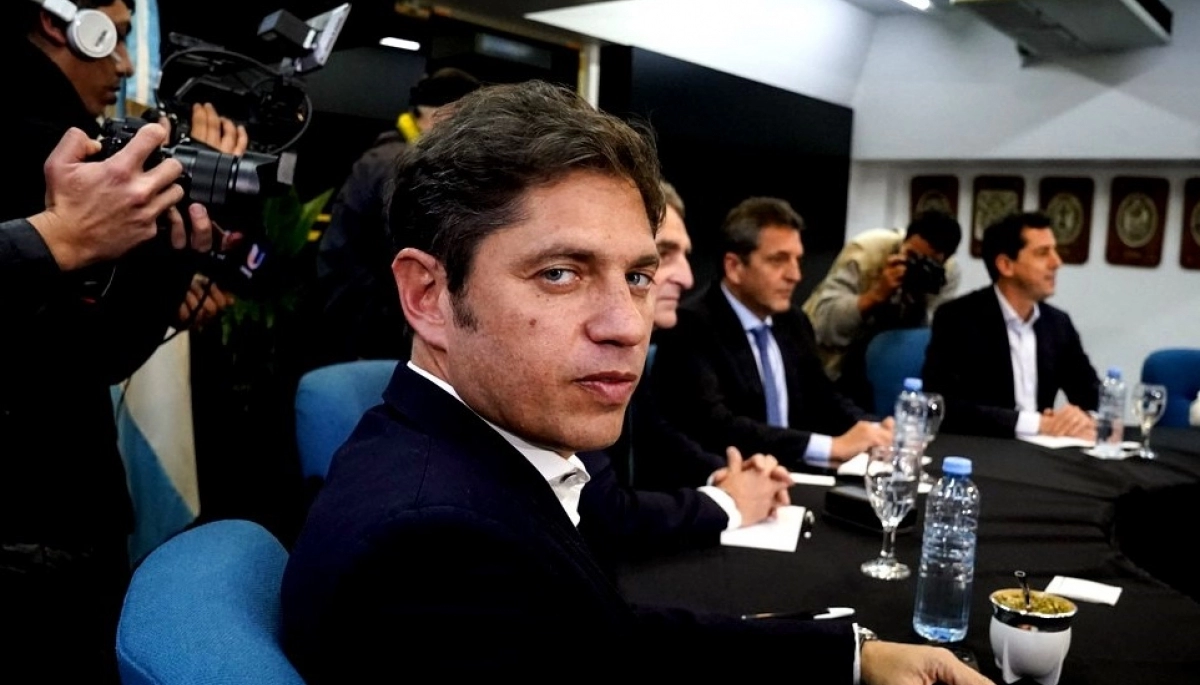 Mano a mano: una encuesta señaló quién tiene mejor imagen entre Milei y Kicillof