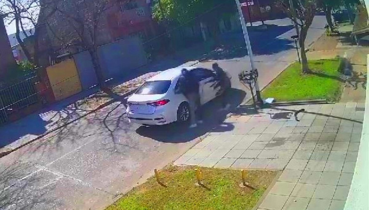 En Avellaneda, un mensajero recibió una salvaje golpiza durante un intento de robo