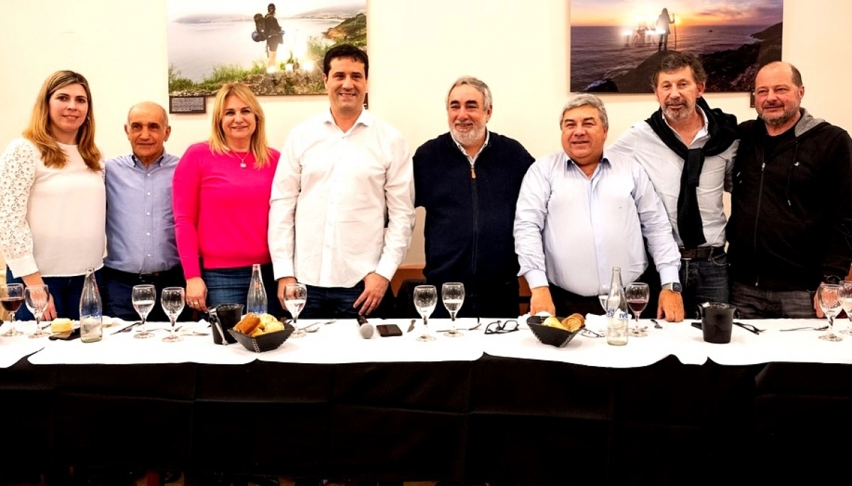 Con tirones de oreja para Lousteau y Manes, Abad presentó en público a Miguel Fernández
