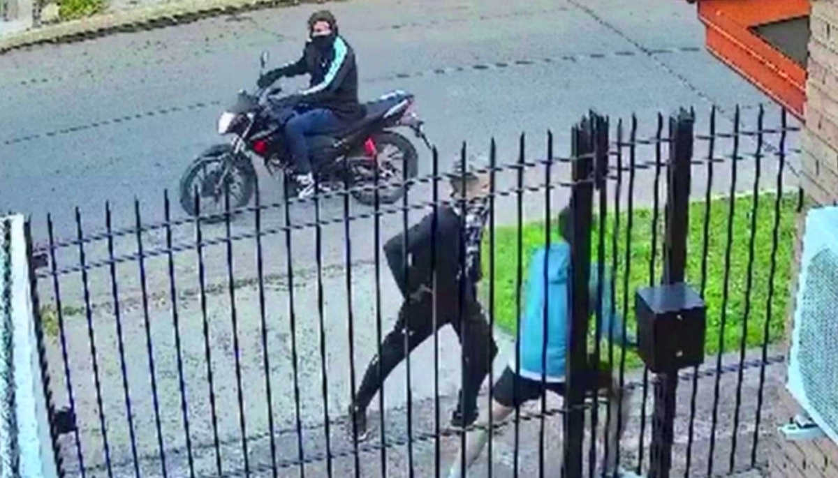Motochorros en Quilmes: jóvenes aterrados perdieron las pertenencias en tiempo récord