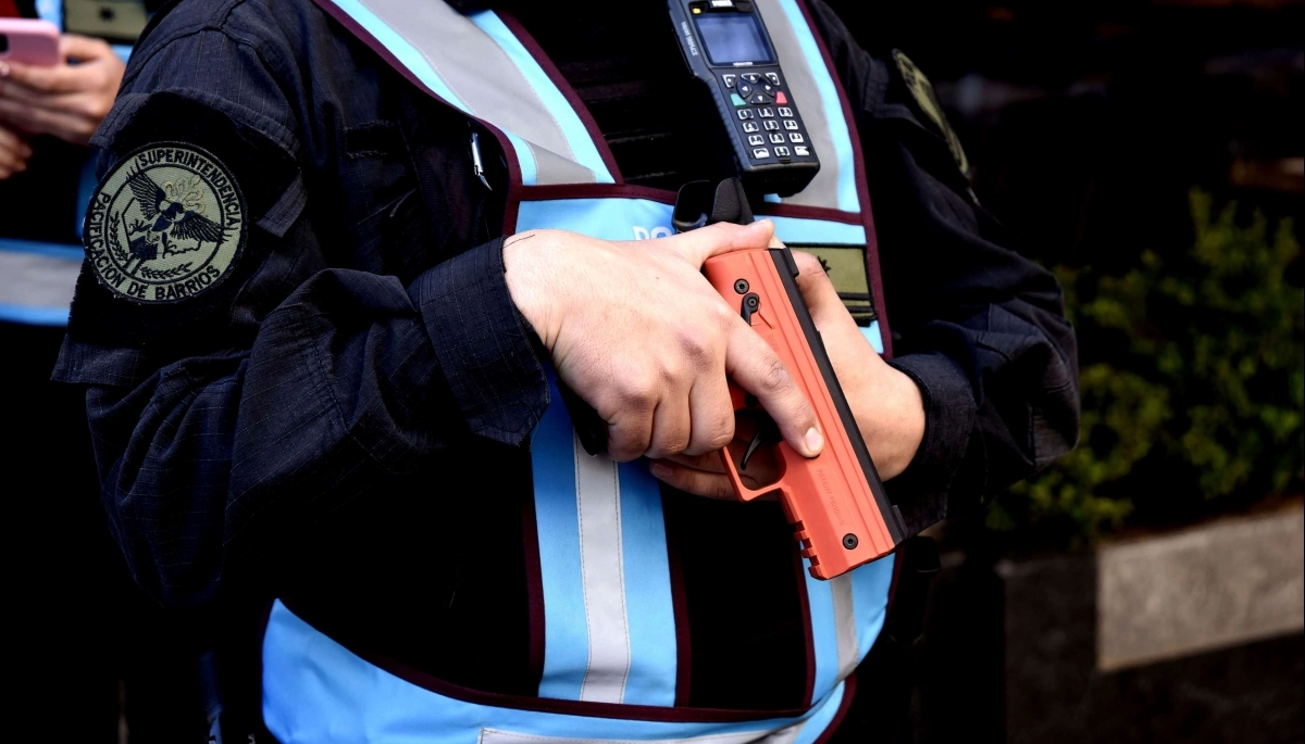 La Policía de la Ciudad comenzó a usar en las calles las nuevas pistolas de baja letalidad