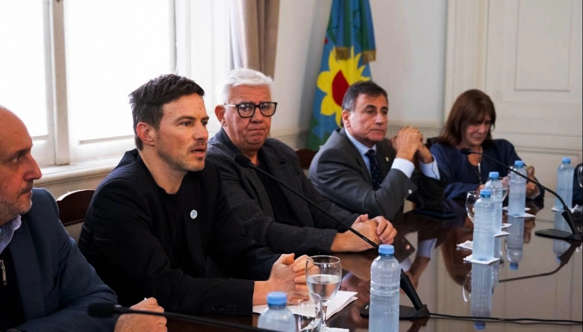Costa llevó el nuevo RIGI bonaerense a la Legislatura: “Esperemos que pueda salir en breve”