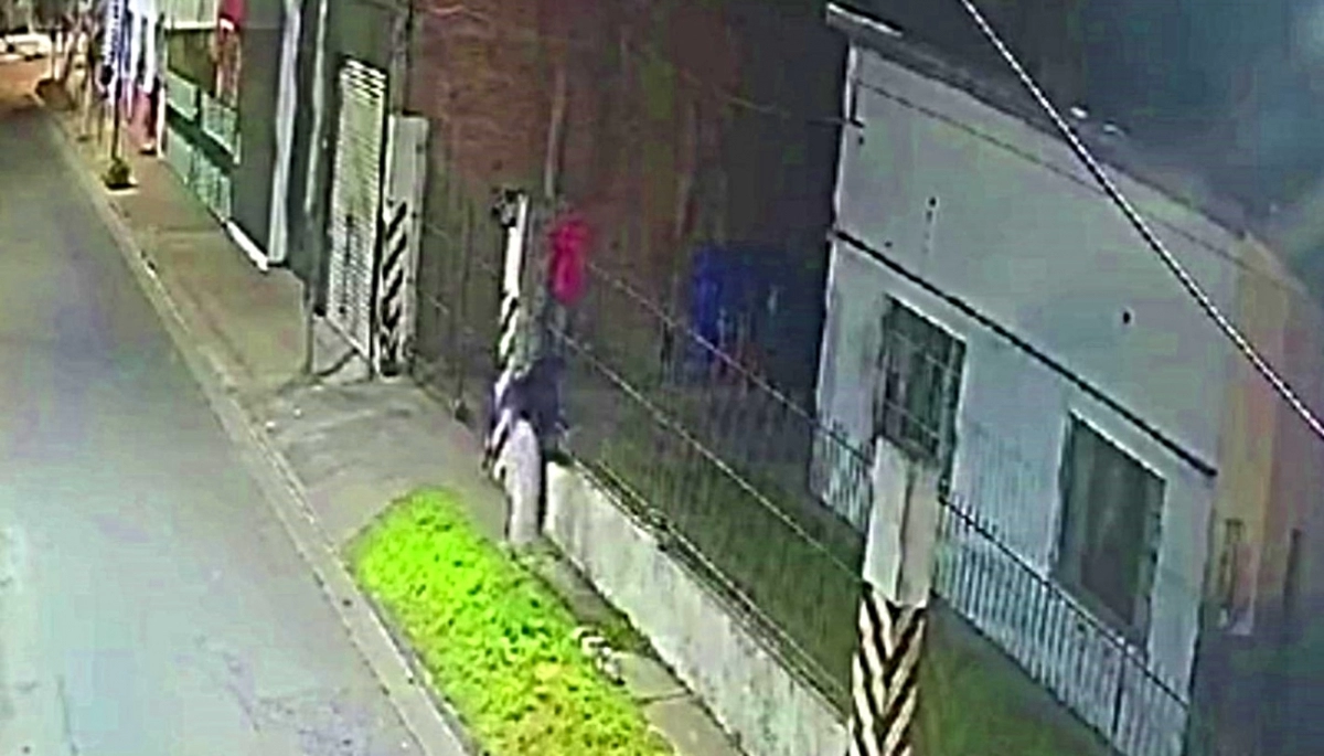 Terror en La Plata: dos bandas robaron casas a cuatro cuadras de distancia y una hora de diferencia