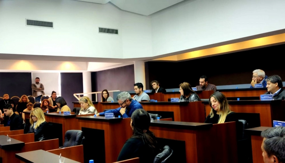 Otro traspié para los libertarios en el Conurbano: edil se fugó de su bloque y lo tildaron de “traidor”