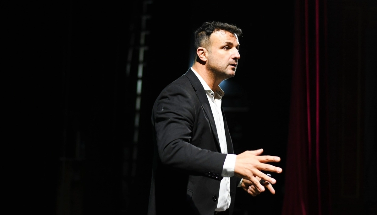 Pablo Cunsolo brindó una charla de oratoria en el Teatro Español de Magdalena