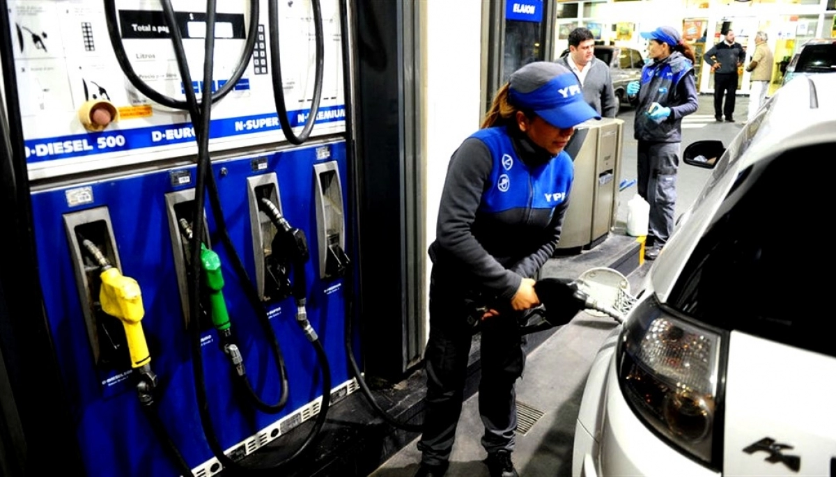 Se alivia el bolsillo: YPF confirmó que el precio de la nafta disminuirá un 3%