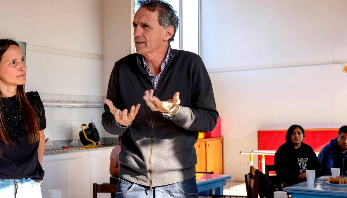 "¿Qué país tienen en la cabeza?": Katopodis marchó contra la privatización de Aerolíneas Argentinas