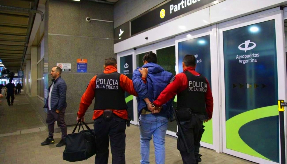 Robó y lo echaron: expulsaron a un extranjero que realizó una entradera en la Ciudad