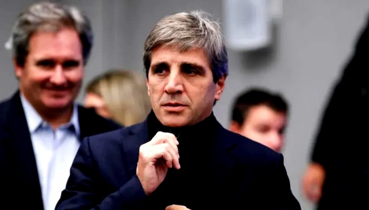 Como no le hicieron caso, Caputo busca multar a empresas que cobren tasas municipales
