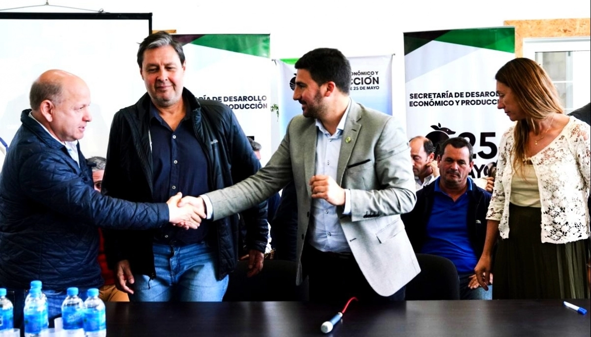 Egüen firmó un convenio para un mega proyecto con el nuevo Sector Industrial de 25 de Mayo