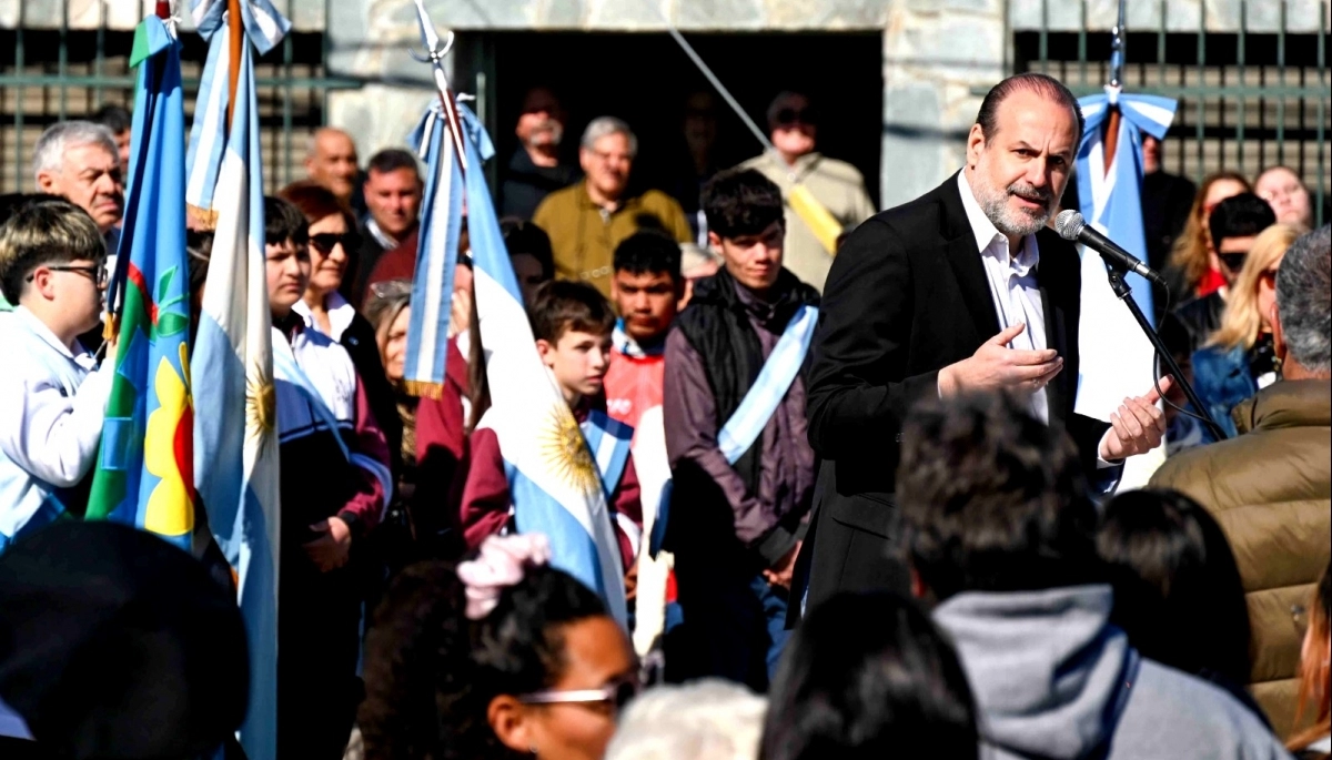 Susbielles celebró el 139° aniversario de Ingeniero White junto a vecinos en Bahía Blanca