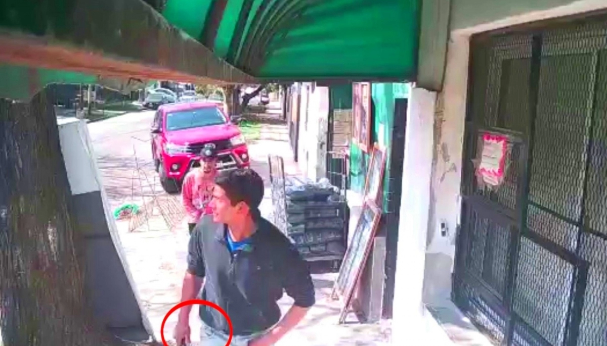 Delincuentes fuertemente armados robaron un comercio en Ituzaingó