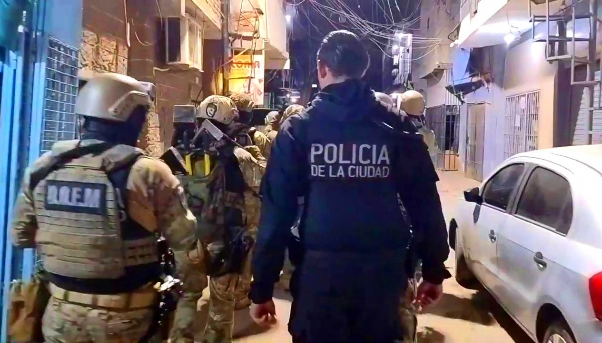 Abandonó el auto en un retén policial y le encontraron 155 kilos de marihuana