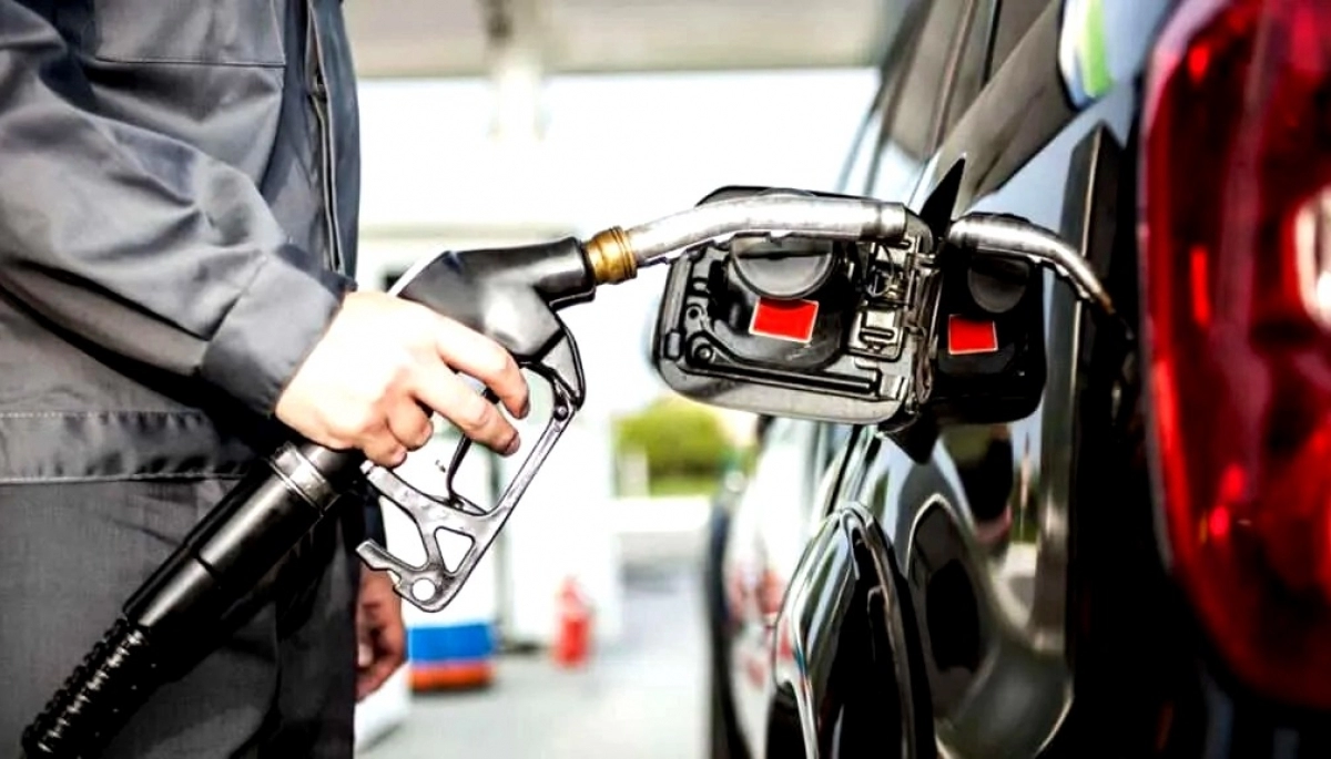 El intendente Ramón Lanús anunció el fin del impuesto al combustible en San  Isidro