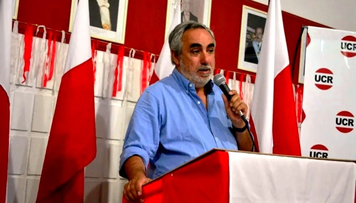 Miguel Fernández se proclamó presidente de la UCR bonaerense y la oposición lo cruzó en las redes