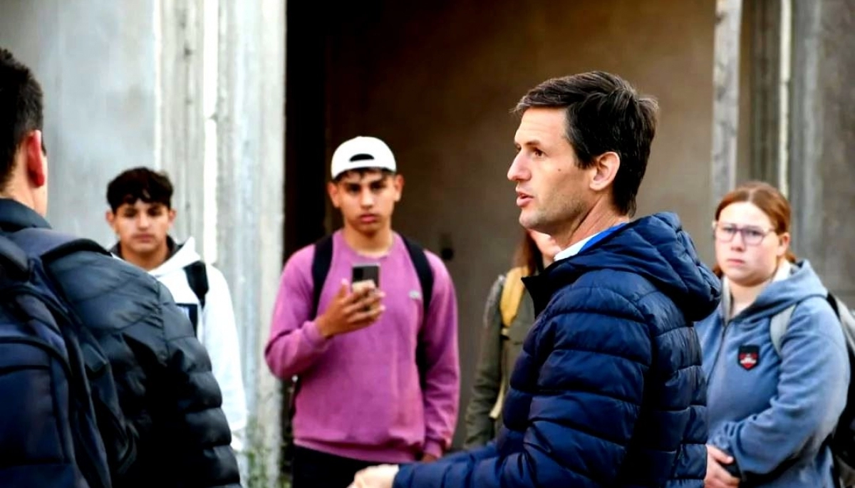 San Vicente: Mantegazza dialogó con alumnos de una secundaria, en una obra paralizada por Nación