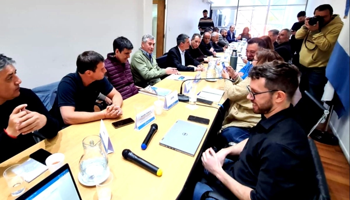 Con pedidos de los gremios, Provincia recibió a docentes y estatales sin oferta sobre la mesa