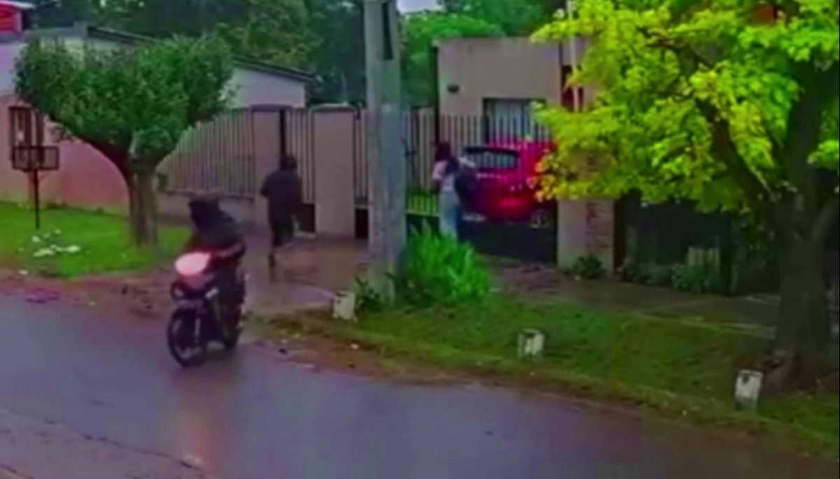 Inseguridad en Moreno: una joven realizó una arriesgada maniobra y evitó ser asaltada por motochorros