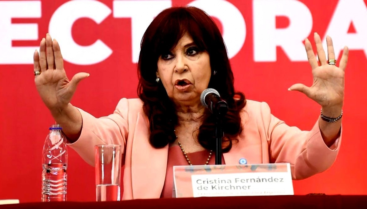 Con ironías, Cristina respondió a Caputo y fulminó a gobernadores peronistas