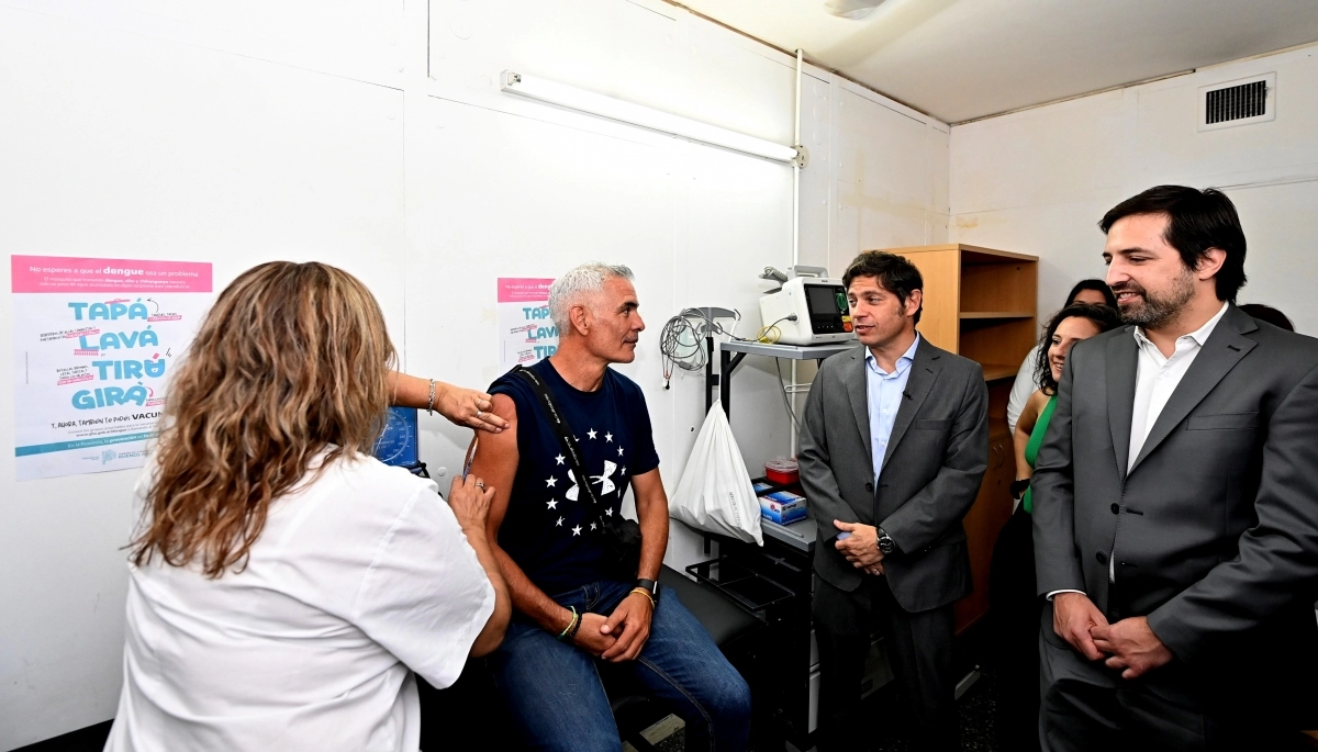 Kicillof se diferencia de Nación y abre telón a la campaña de vacunación contra el dengue
