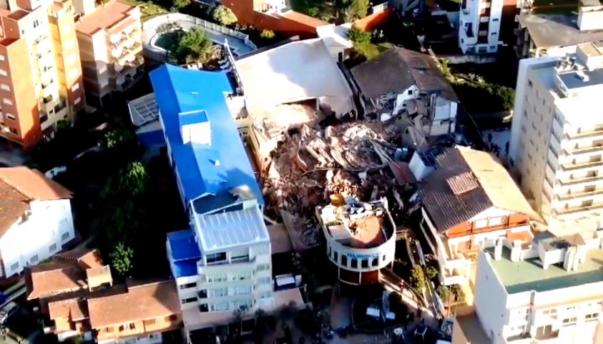 Colapsó la construcción de un hotel en Villa Gesell: hay entre 7 y 9 personas desaparecidas