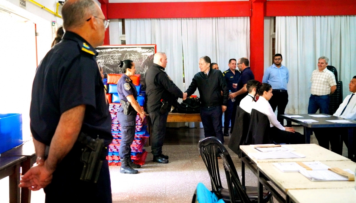 Gray supervisó la primera etapa evaluativa para aspirantes de la Policía Bonaerense en Esteban Echeverría