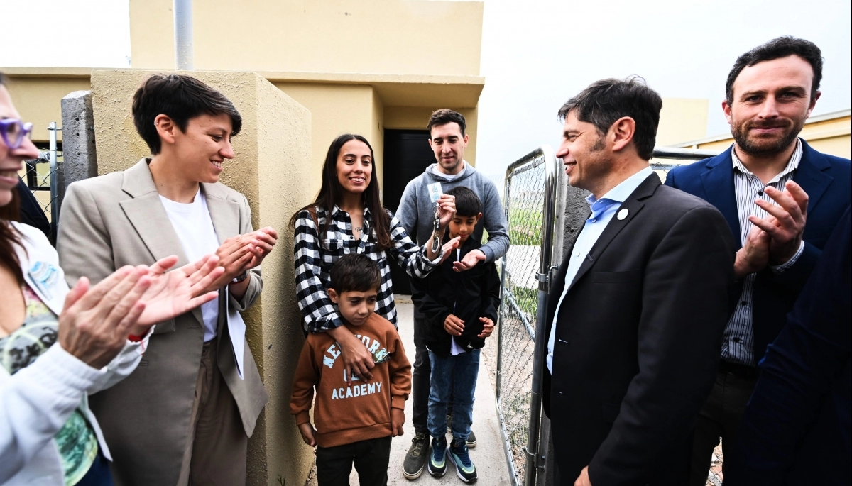 Agenda variada en el Interior bonaerense: Kicillof visitó a Lucía Gómez en Adolfo Gonzales Chaves