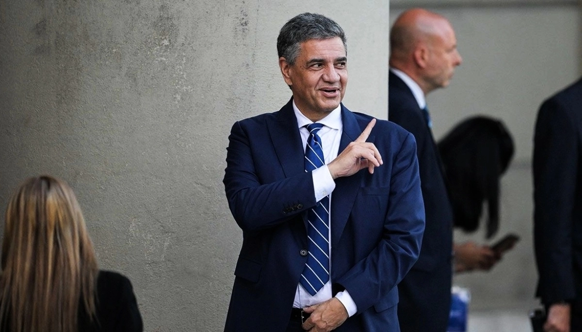 Doble juego: ahora Jorge Macri se pone del lado de Milei y pide privatizar Aerolíneas Argentinas