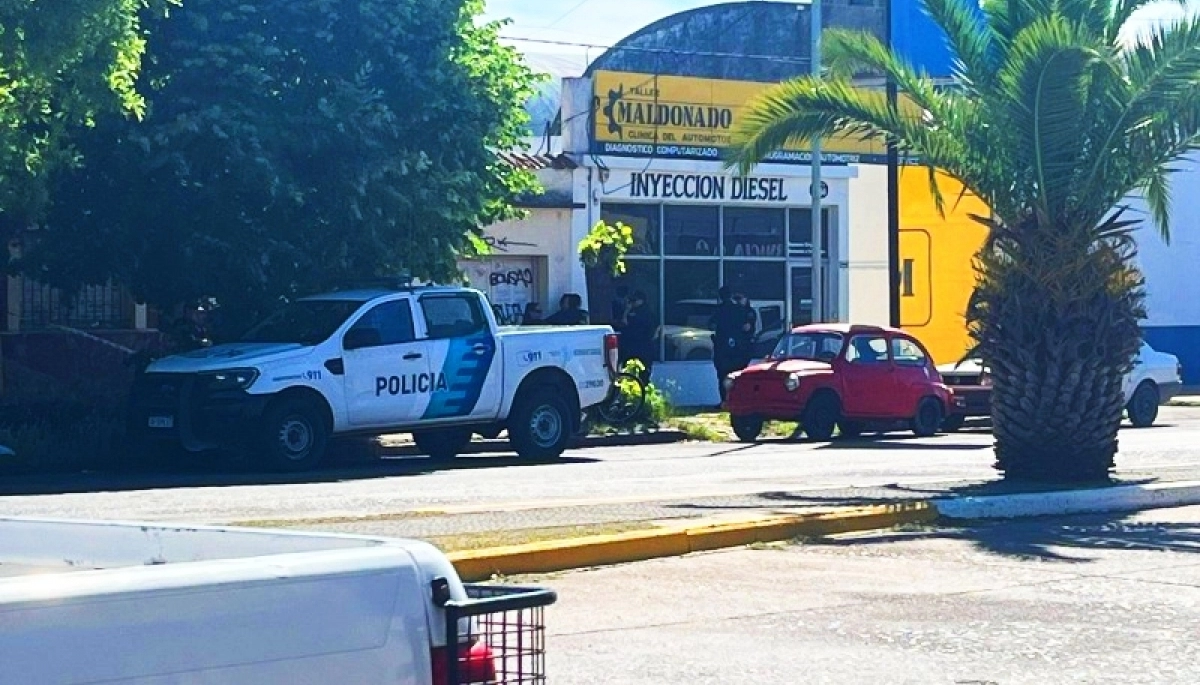 Sujetos que circulaban en moto robada, se enfrentaron a balazos con personal del Comando de Patrullas