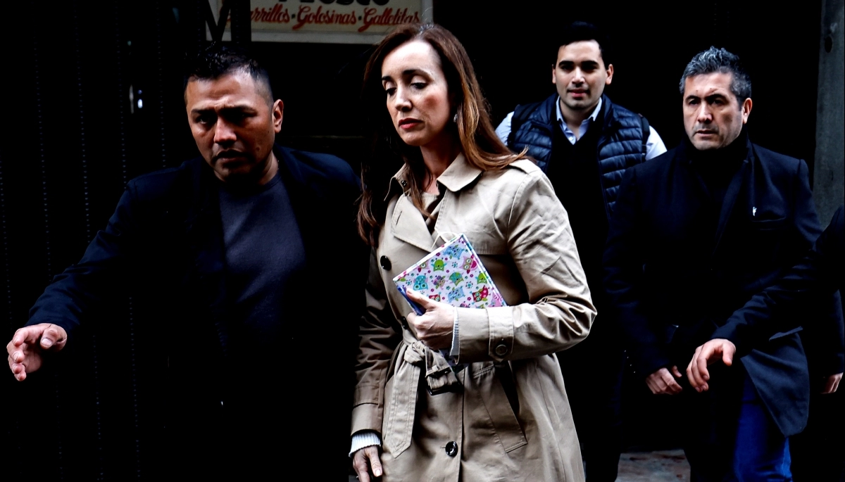 Villarruel fustigó a Kicillof por mostrarse leyendo los “libros sexuales” de la polémica