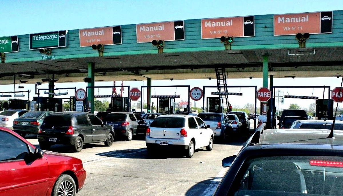 De cara al verano: Milei autorizó otro aumento para los peajes de las rutas nacionales