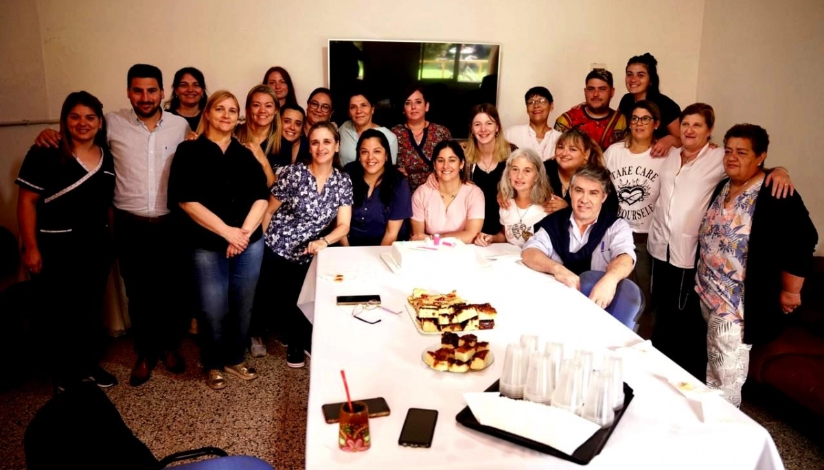 Egüen visitó a enfermeros de 25 de Mayo en el Hospital Unzué por su día