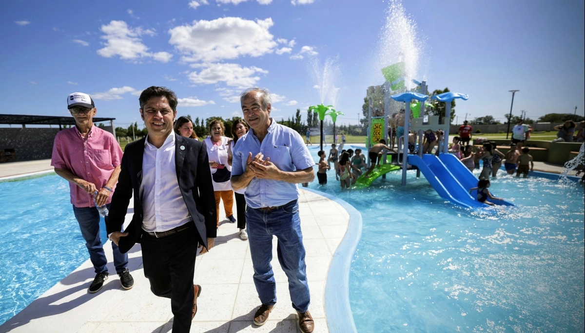 Kicillof inauguró nuevas piscinas en el Complejó Termal de Tapalqué para las infancias