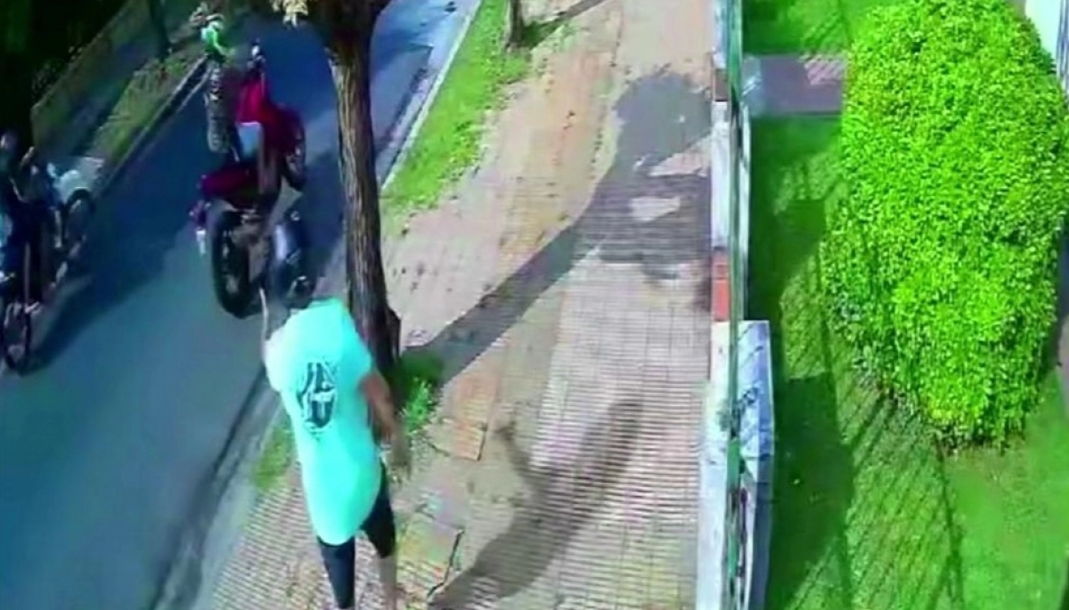 Motoquero quedó a pie e incomunicado cuando frenó para responder un mensaje de WhatsApp
