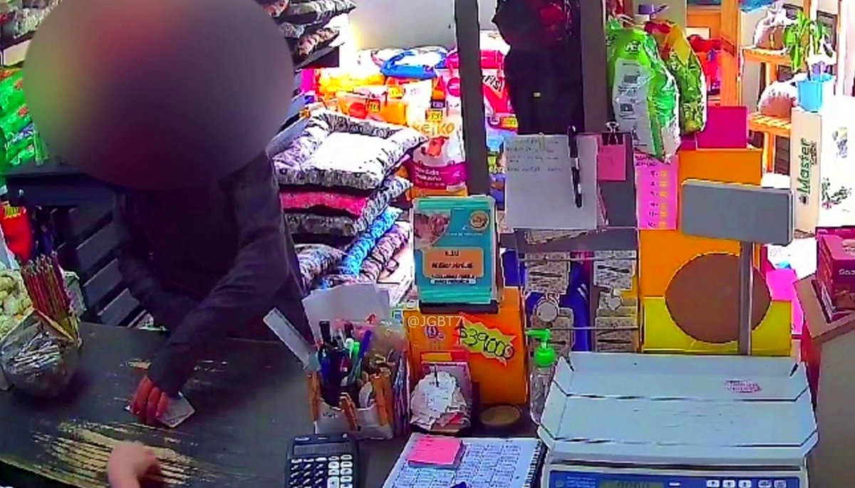 Encapuchado asaltó a la encargada de un pet shop y cuando escapó fue a comprar cocaína