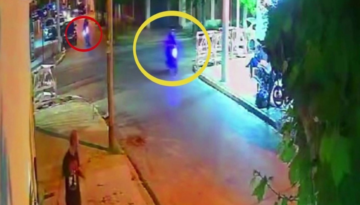 Delivery escapaba de ladrones, perdió el control de la moto y chocó a otras que estaban en la vereda