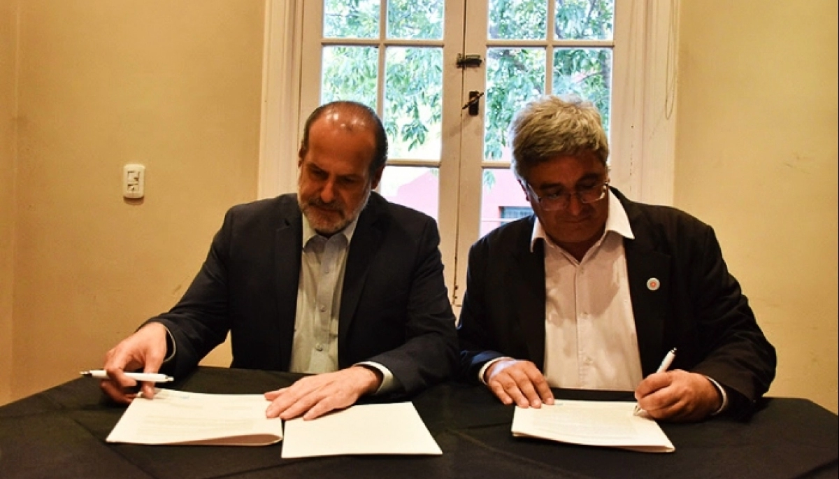 Susbielles firmó un convenio para adherir a Bahía Blanca a la cuarta etapa de Caminos Rurales