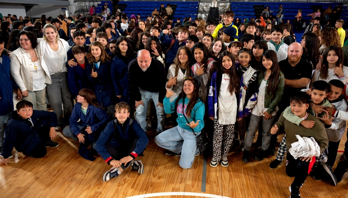 Mar Chiquita: más de mil jóvenes conversaron con Cayetano sobre la problemática del juego y las apuestas