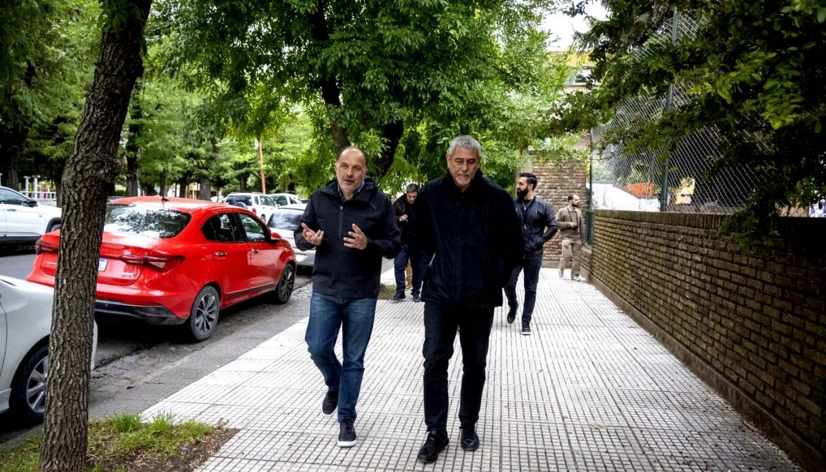 Ferraresi desembarcó en Tres Arroyos, se mostró con Garate y anunció cooperación entre municipios