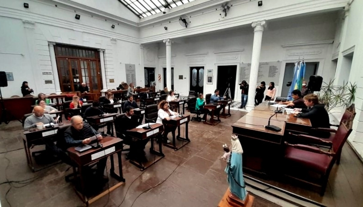 Intendente bonaerense en la mira por otorgar “ilegalmente” un millonario bono a concejales aliados
