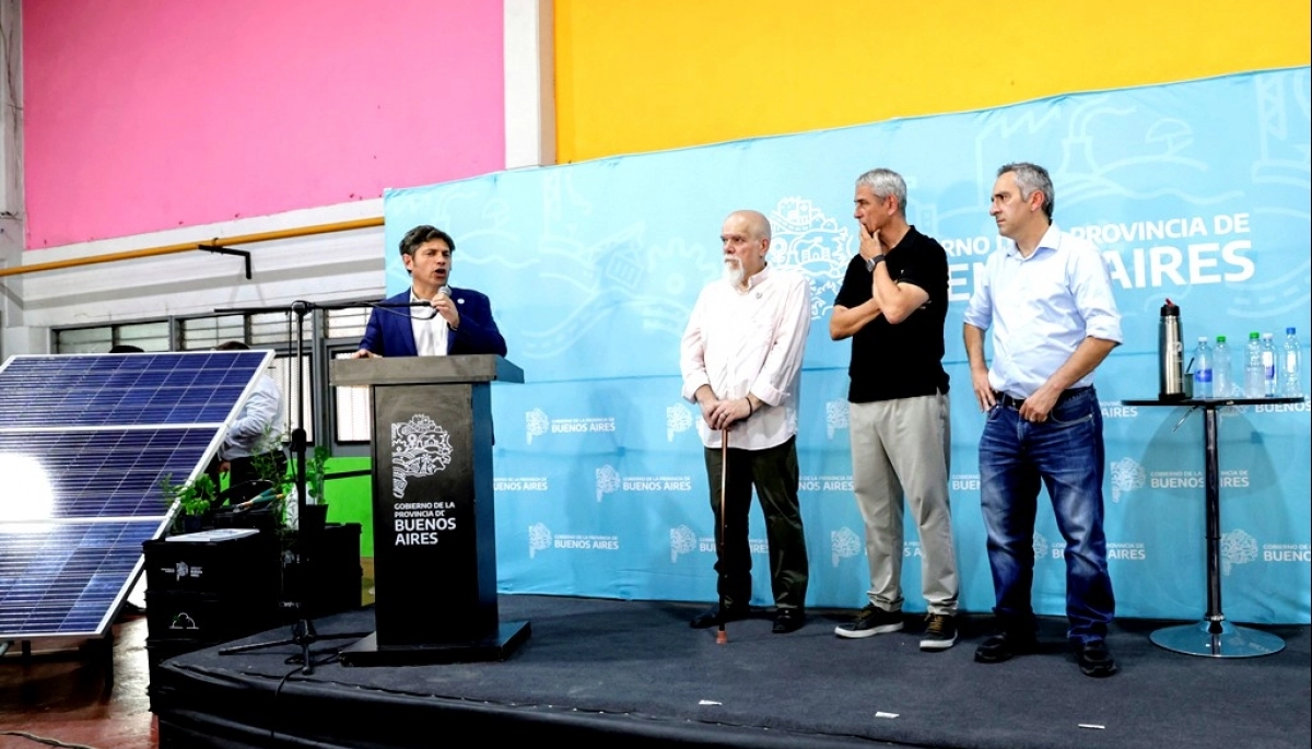 Tras el reto de Cristina, Kicillof se fue para Avellaneda y se mostró con un enemigo de La Cámpora