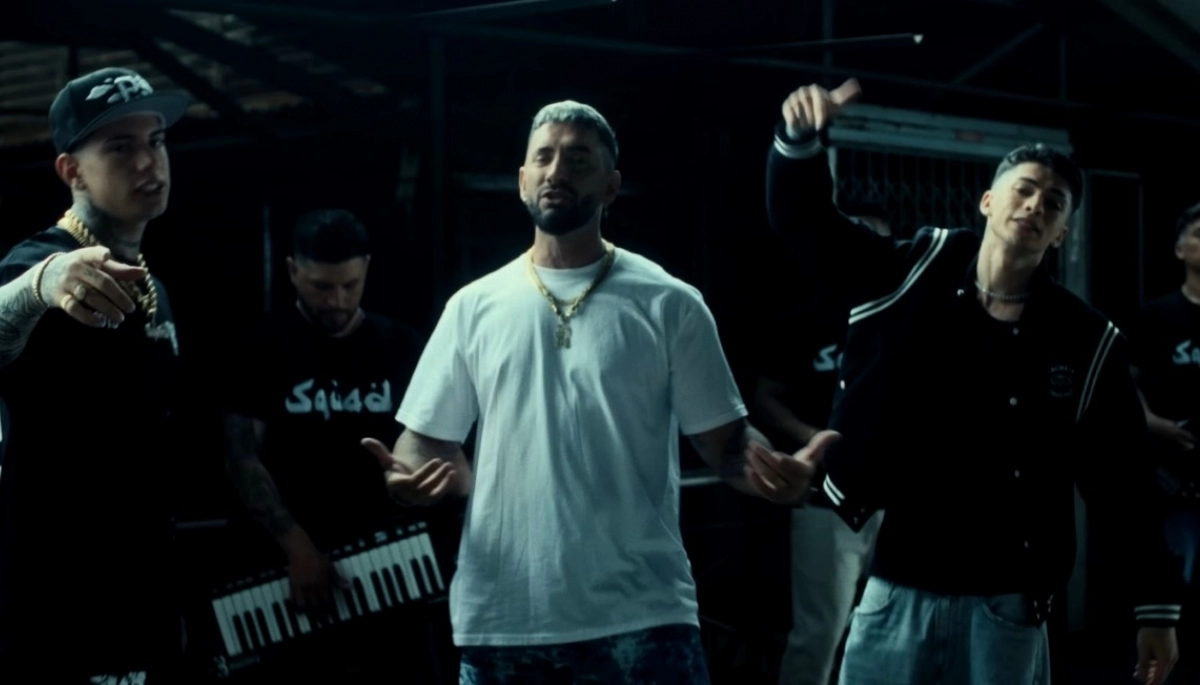 Román "El Original" moderniza su clásico “Amor de chat” con un remix junto a Ecko y Lauty Gram
