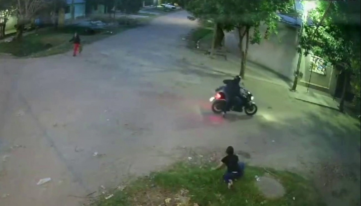 Inseguridad en Merlo: la asaltaron motochorros y los acostumbrados vecinos la ignoraron