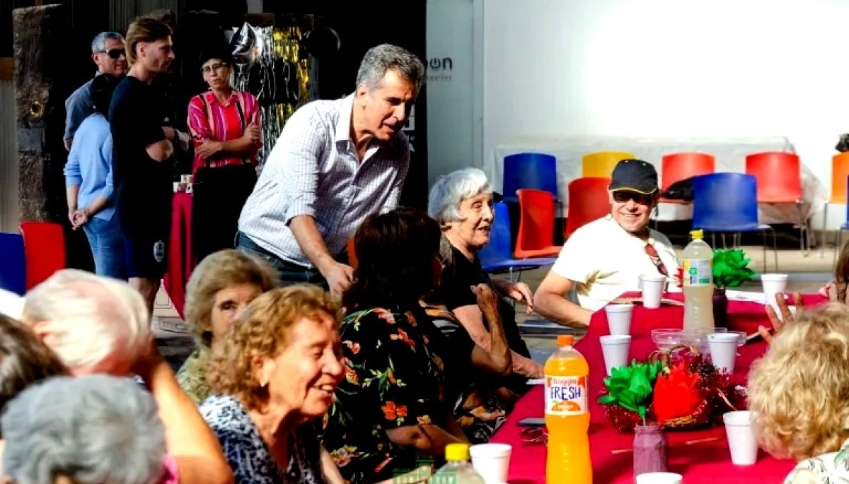 Rivadavia: Juanci Martínez participó en el cierre del programa recreativo para adultos mayores