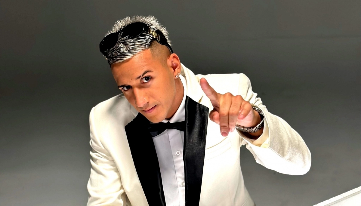 Listo para el verano, el Negro Tecla se unió a Gusty DJ para estrenar la cumbia “Activo 24/7”