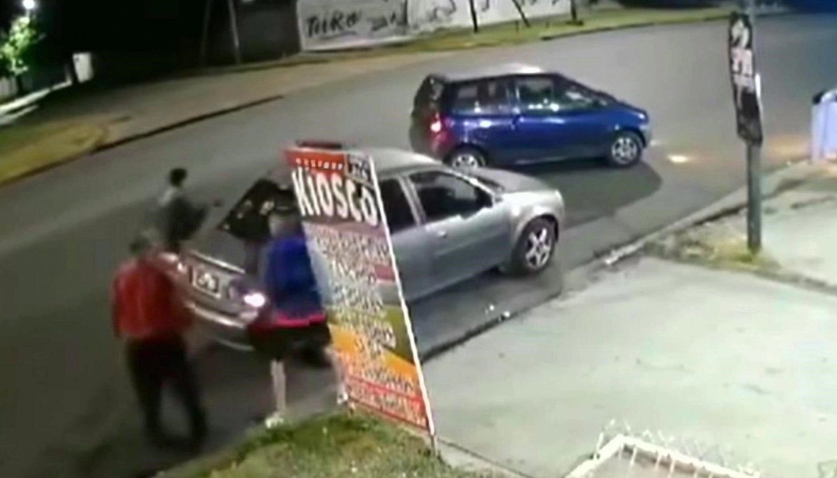 Inseguridad en Quilmes: veloces para el mal, en 15 segundos robaron un auto a punta de pistola