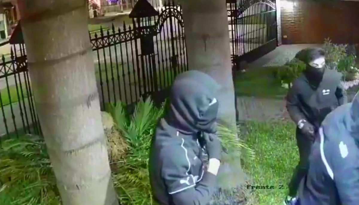 Una banda de encapuchados robó en una casa de Quilmes y escapó a los tiros