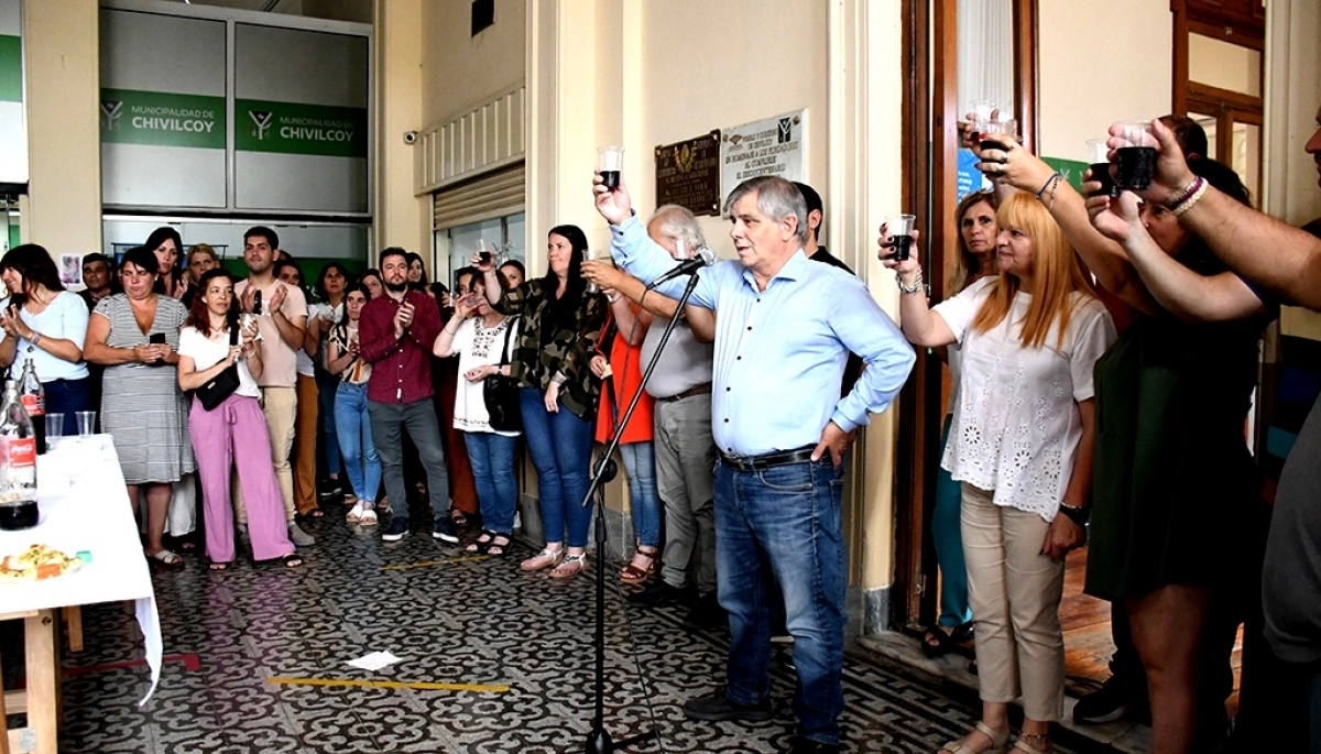 “Sí hay plata”: intendente bonaerense pagará un “bono de reyes” a sus trabajadores municipales