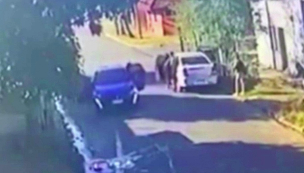Una nena de 5 años quedó en medio de sujetos armados cuando le robaron el auto a la familia