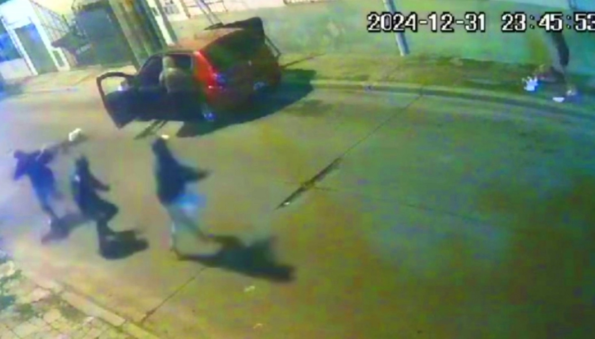 "Me abrís o te quemo": le apoyó el arma en la sien y la amenazó para que baje del auto